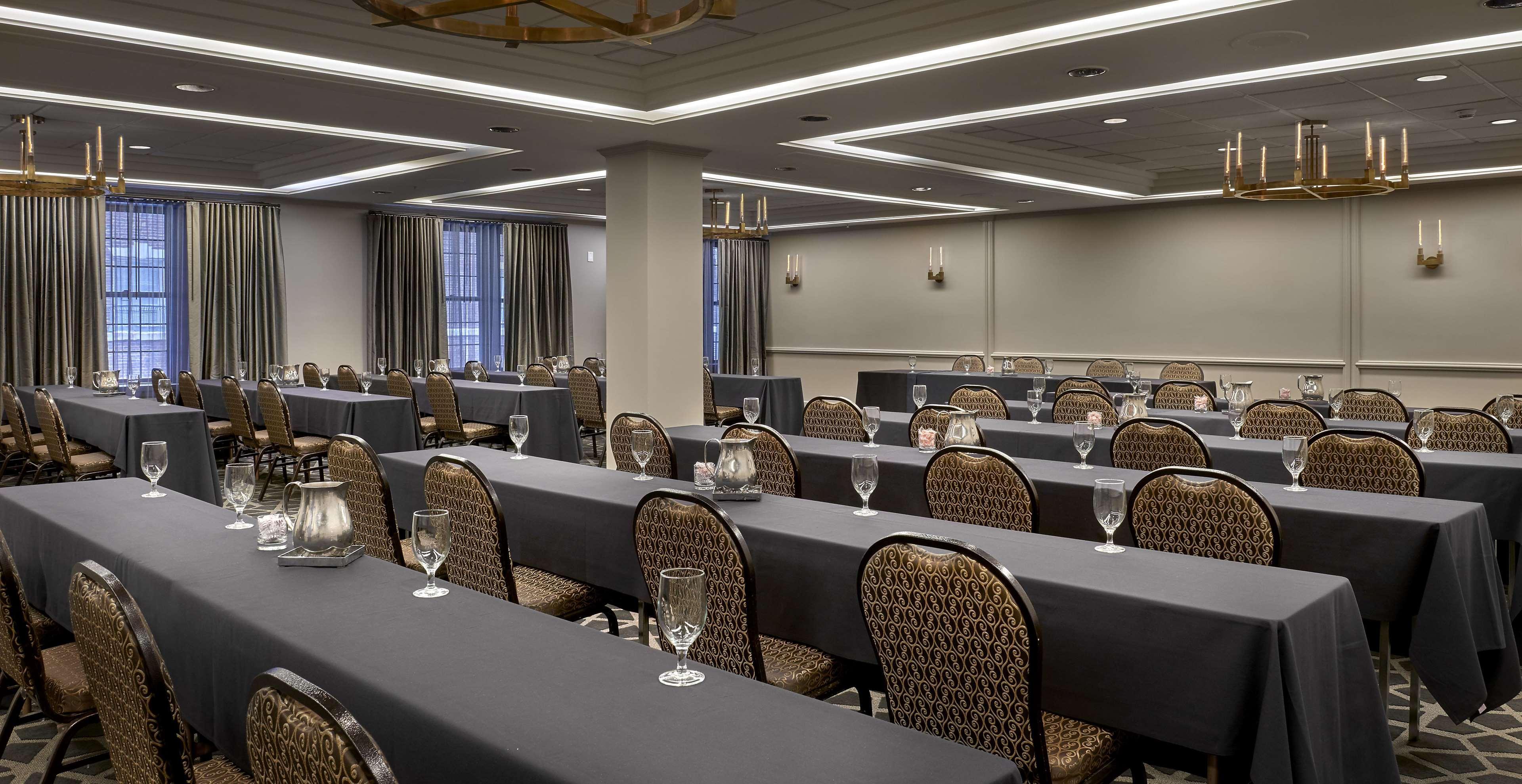 Hotel Phillips Kansas City, Curio Collection By Hilton Luaran gambar